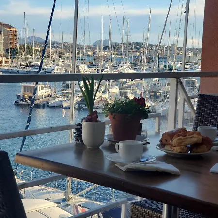 Cap Hermes 31m2 Vue Port Climatise Piscine,